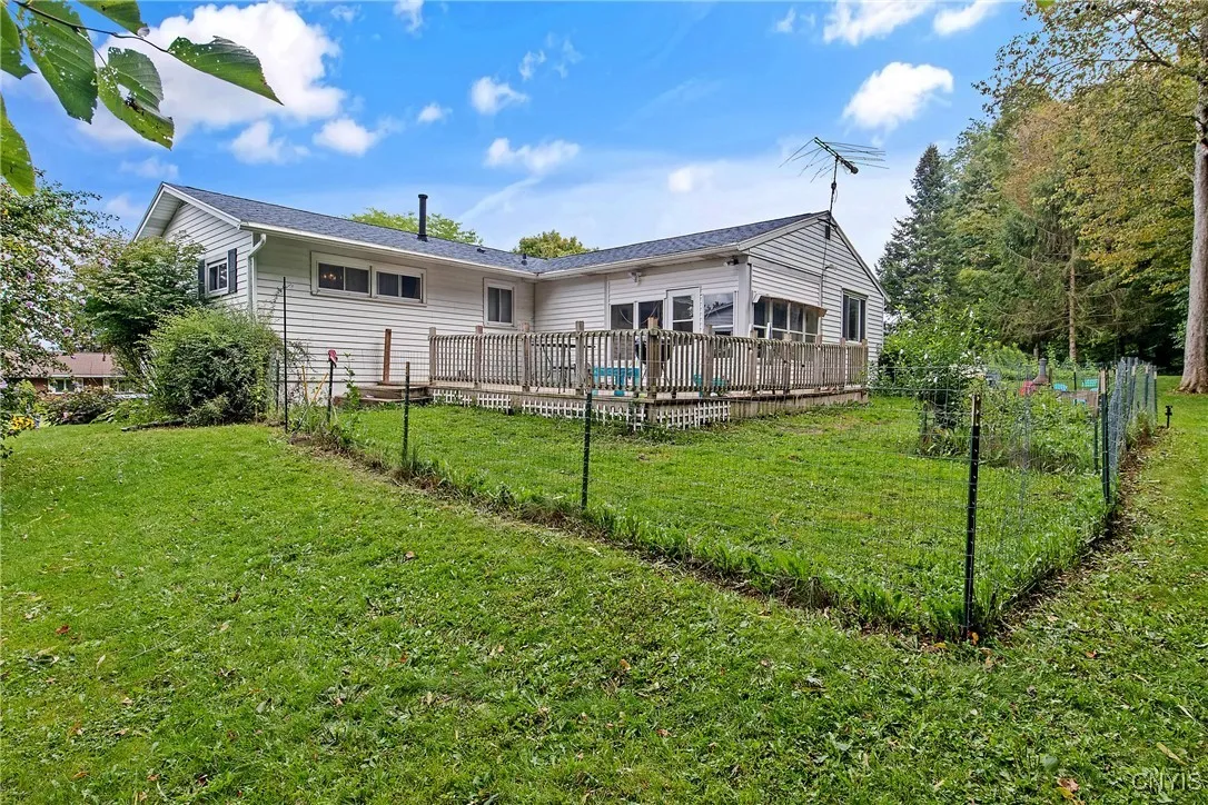 135 Charles Drive, Camillus, New York 13031, Camillus, New York 13031, 3 Bedrooms Bedrooms, 9 Rooms Rooms,1 BathroomBathrooms,Residential,Closed,135 Charles Drive, Camillus, New York 13031,0,S1636258
