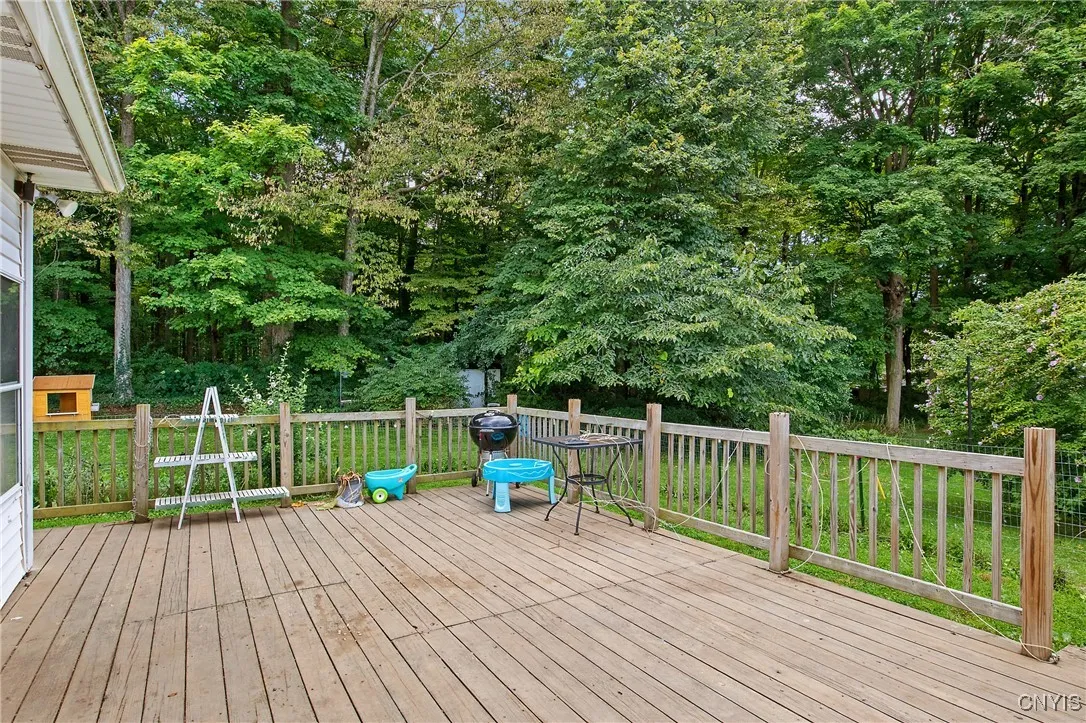 135 Charles Drive, Camillus, New York 13031, Camillus, New York 13031, 3 Bedrooms Bedrooms, 9 Rooms Rooms,1 BathroomBathrooms,Residential,Closed,135 Charles Drive, Camillus, New York 13031,0,S1636258