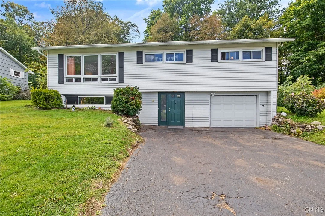 135 Charles Drive, Camillus, New York 13031, Camillus, New York 13031, 3 Bedrooms Bedrooms, 9 Rooms Rooms,1 BathroomBathrooms,Residential,Closed,135 Charles Drive, Camillus, New York 13031,0,S1636258