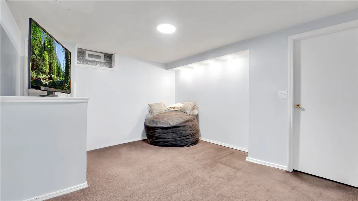 82 Constance Way West, Greece, New York 14612, Greece, New York 14612, 3 Bedrooms Bedrooms, 7 Rooms Rooms,1 BathroomBathrooms,Residential,Closed,82 Constance Way West, Greece, New York 14612,0,R1631015