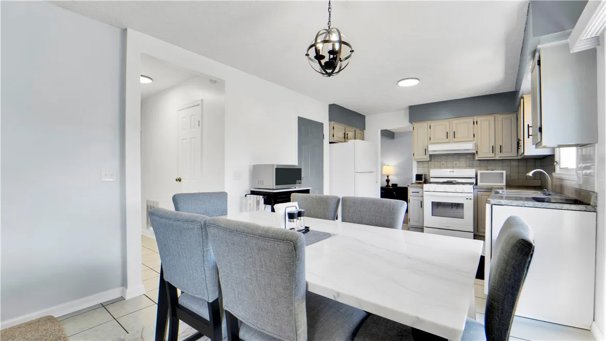 82 Constance Way West, Greece, New York 14612, Greece, New York 14612, 3 Bedrooms Bedrooms, 7 Rooms Rooms,1 BathroomBathrooms,Residential,Closed,82 Constance Way West, Greece, New York 14612,0,R1631015