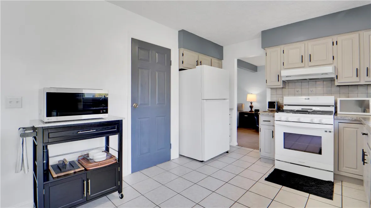 82 Constance Way West, Greece, New York 14612, Greece, New York 14612, 3 Bedrooms Bedrooms, 7 Rooms Rooms,1 BathroomBathrooms,Residential,Closed,82 Constance Way West, Greece, New York 14612,0,R1631015