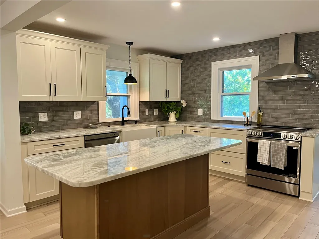 215 Mendon Road, Pittsford, New York 14534, Pittsford, New York 14534, 4 Bedrooms Bedrooms, 12 Rooms Rooms,2 BathroomsBathrooms,Residential,For Sale,215 Mendon Road, Pittsford, New York 14534,0,R1629821