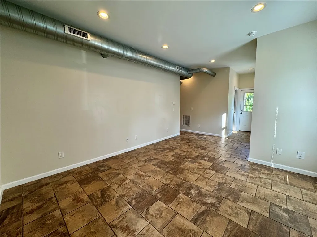 408 West Broad St - Lower, Horseheads, New York 14, Horseheads, New York 14845, 2 Bedrooms Bedrooms, 5 Rooms Rooms,2 BathroomsBathrooms,Residential Lease,For Rent,408 West Broad St - Lower, Horseheads, New York 14,0,R1636952
