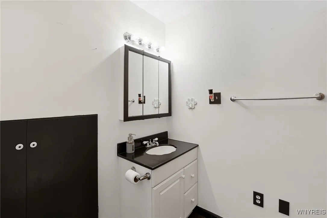 46 Long Avenue, Cheektowaga, New York 14225, Cheektowaga, New York 14225, 4 Bedrooms Bedrooms, 8 Rooms Rooms,2 BathroomsBathrooms,Residential,For Sale,46 Long Avenue, Cheektowaga, New York 14225,0,B1636347