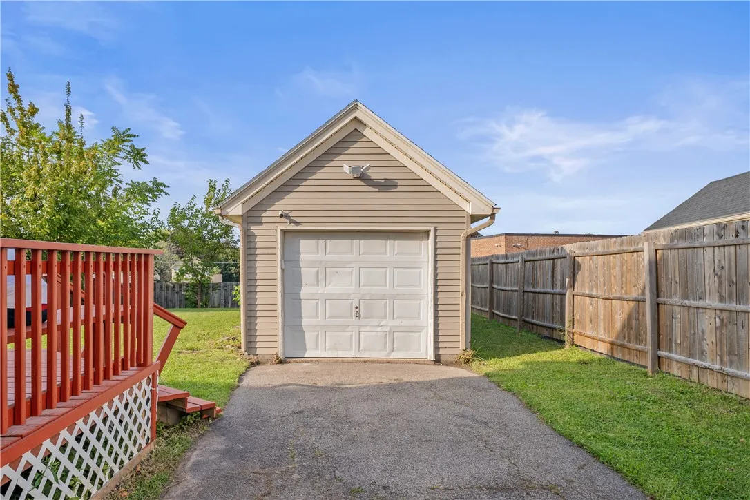 DETACHED GARAGE