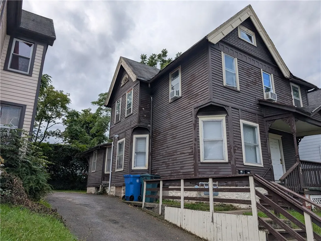 203 Emerson Street, Rochester, New York 14613, Rochester, New York 14613, 5 Bedrooms Bedrooms, ,2 BathroomsBathrooms,Residential,Closed,203 Emerson Street, Rochester, New York 14613,0,R1633871