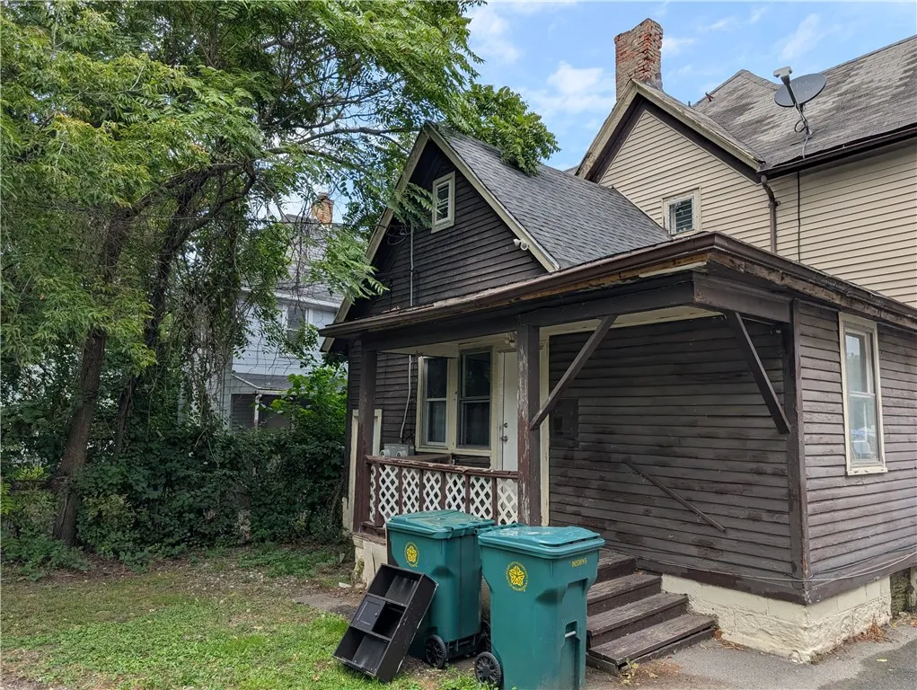 203 Emerson Street, Rochester, New York 14613, Rochester, New York 14613, 5 Bedrooms Bedrooms, ,2 BathroomsBathrooms,Residential,Closed,203 Emerson Street, Rochester, New York 14613,0,R1633871