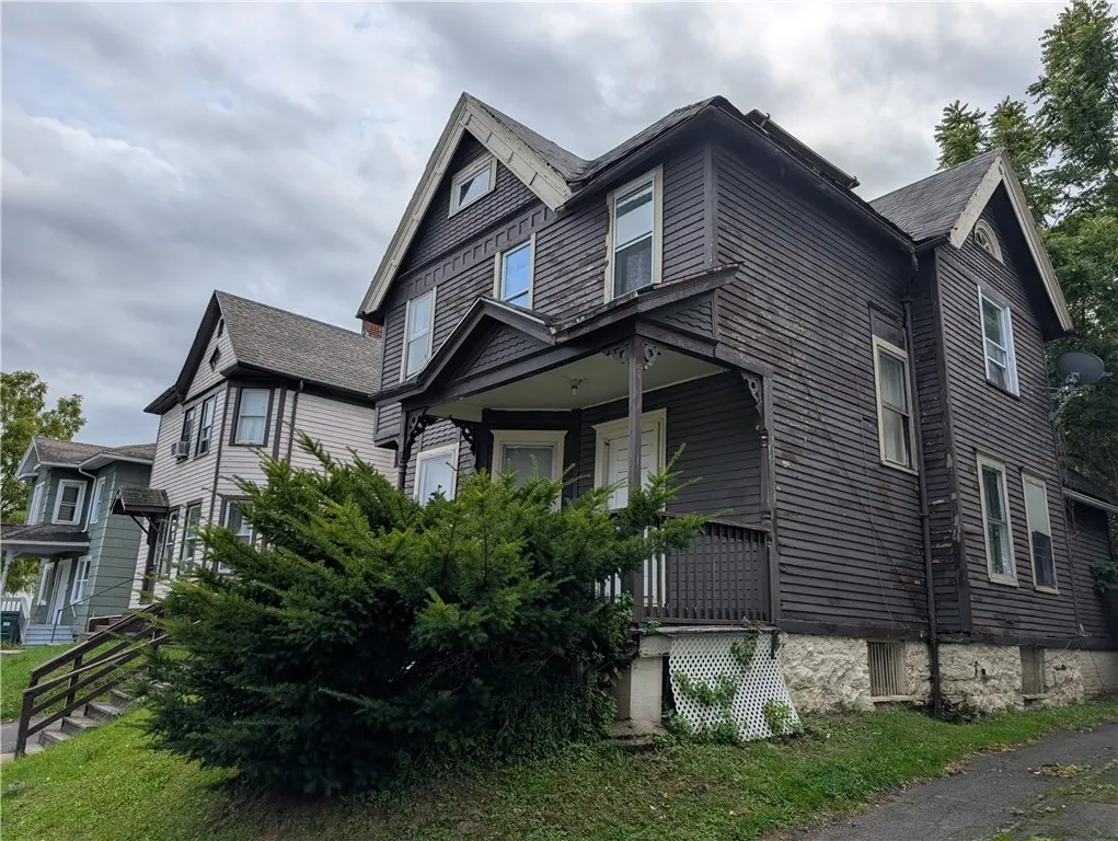 203 Emerson Street, Rochester, New York 14613, Rochester, New York 14613, 5 Bedrooms Bedrooms, ,2 BathroomsBathrooms,Residential,Closed,203 Emerson Street, Rochester, New York 14613,0,R1633871