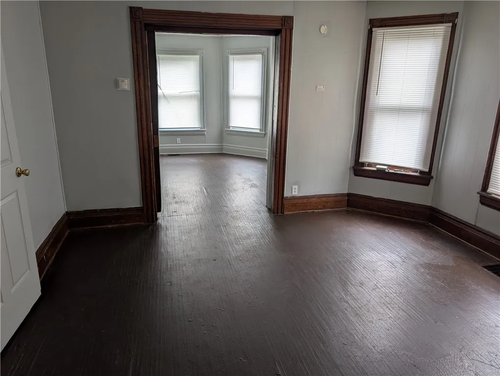 203 Emerson Street, Rochester, New York 14613, Rochester, New York 14613, 5 Bedrooms Bedrooms, ,2 BathroomsBathrooms,Residential,Closed,203 Emerson Street, Rochester, New York 14613,0,R1633871