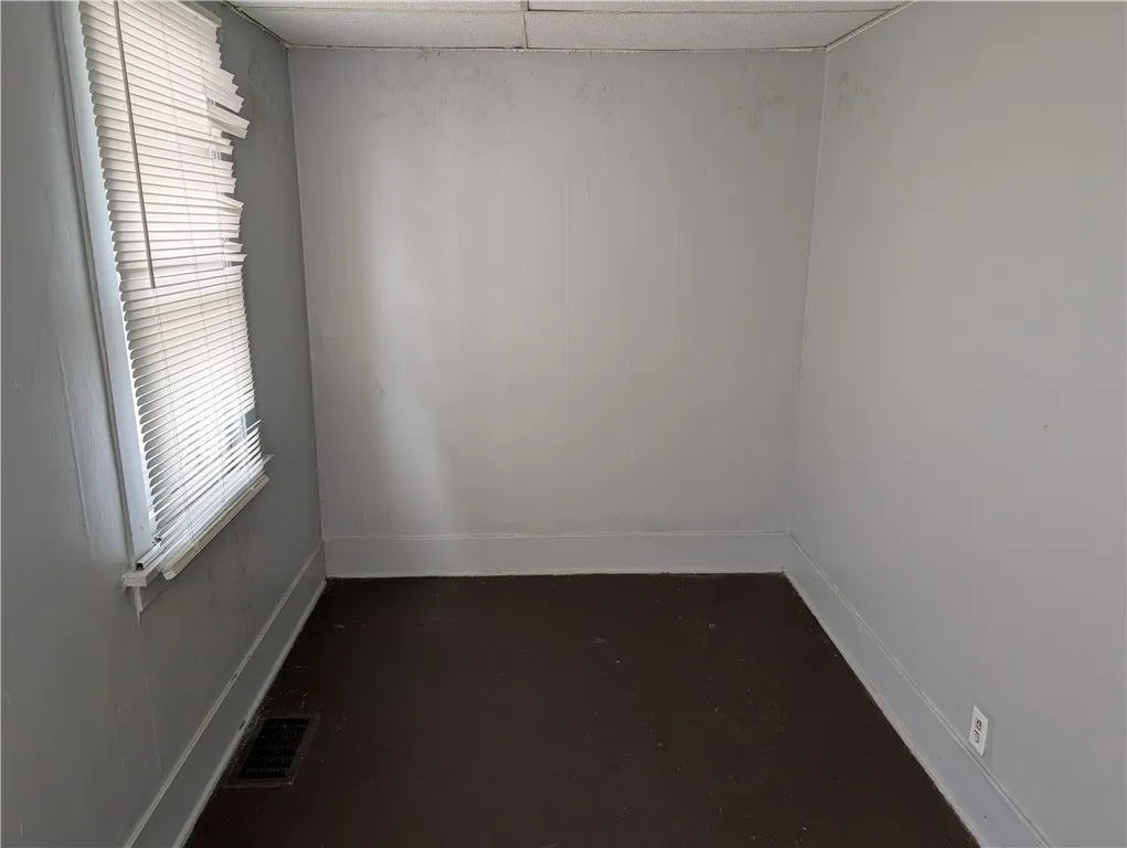 203 Emerson Street, Rochester, New York 14613, Rochester, New York 14613, 5 Bedrooms Bedrooms, ,2 BathroomsBathrooms,Residential,Closed,203 Emerson Street, Rochester, New York 14613,0,R1633871