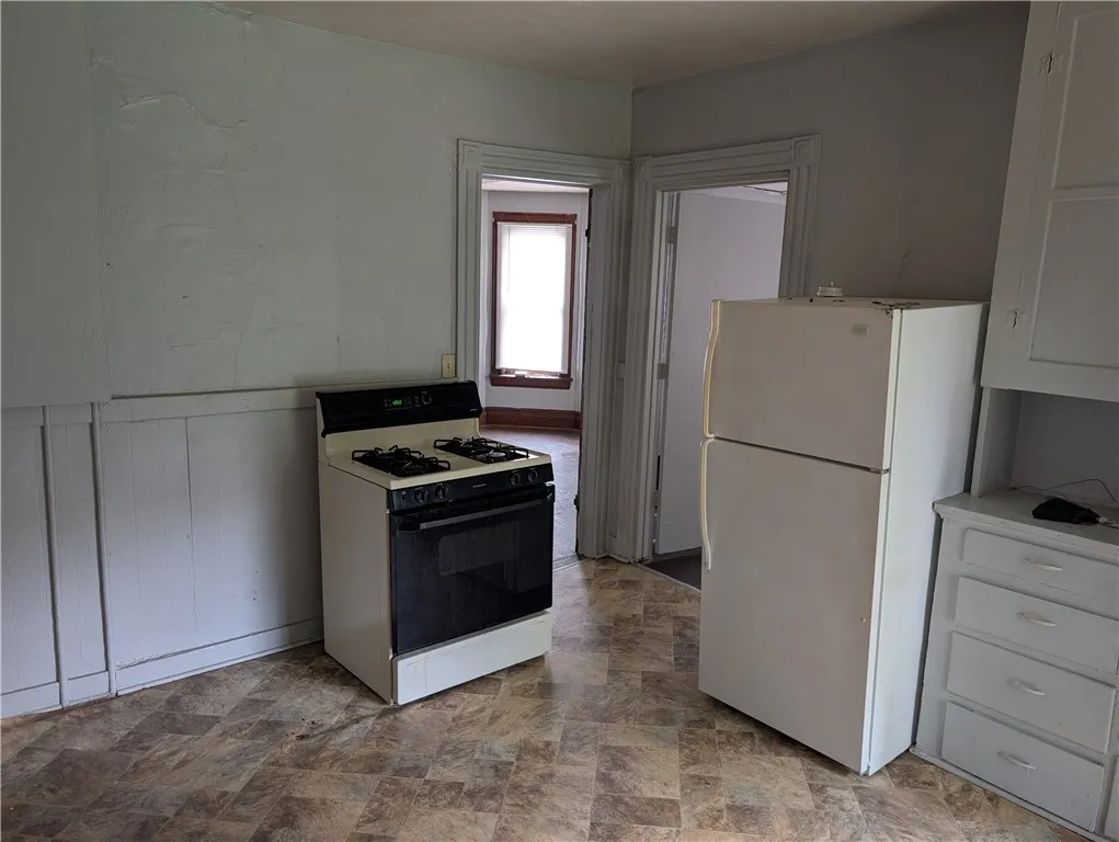 203 Emerson Street, Rochester, New York 14613, Rochester, New York 14613, 5 Bedrooms Bedrooms, ,2 BathroomsBathrooms,Residential,Closed,203 Emerson Street, Rochester, New York 14613,0,R1633871