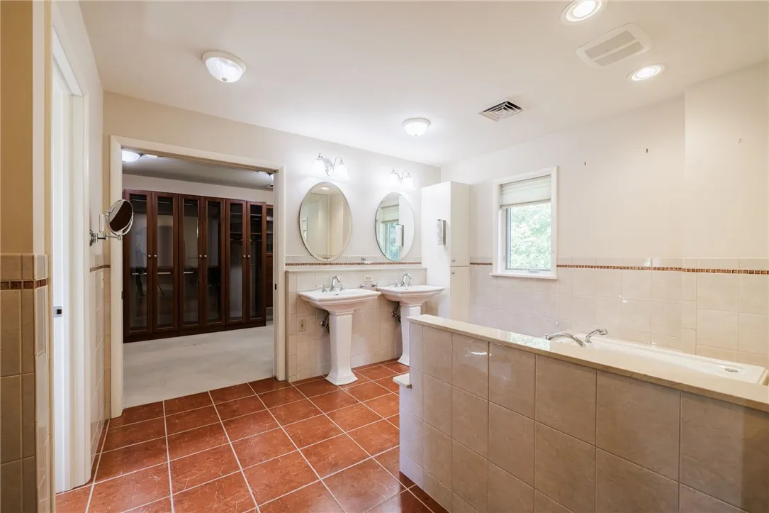 40 Framingham Lane, Pittsford, New York 14534, Pittsford, New York 14534, 4 Bedrooms Bedrooms, 15 Rooms Rooms,4 BathroomsBathrooms,Residential,For Sale,40 Framingham Lane, Pittsford, New York 14534,0,R1636815
