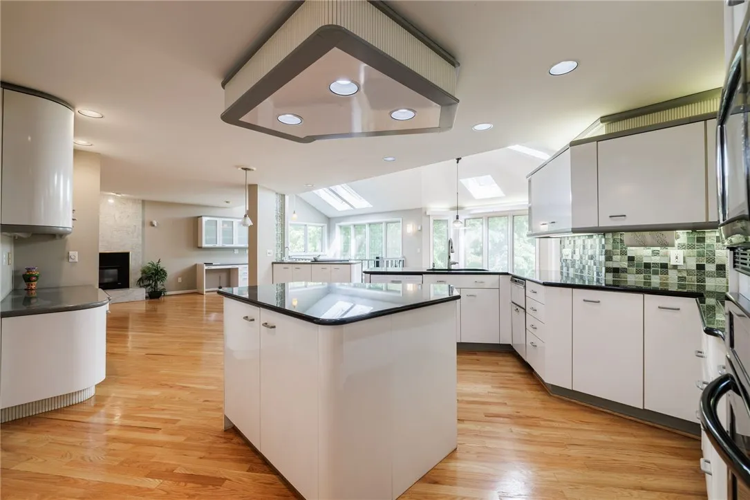 40 Framingham Lane, Pittsford, New York 14534, Pittsford, New York 14534, 4 Bedrooms Bedrooms, 15 Rooms Rooms,4 BathroomsBathrooms,Residential,For Sale,40 Framingham Lane, Pittsford, New York 14534,0,R1636815