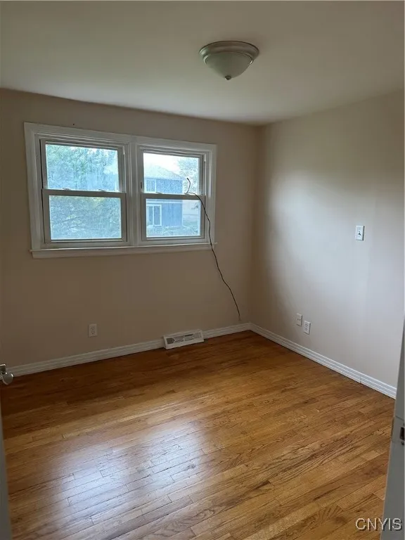 124 North Lorraine Avenue 2, Syracuse, New York 13, Syracuse, New York 13210, 3 Bedrooms Bedrooms, 6 Rooms Rooms,1 BathroomBathrooms,Residential Lease,For Rent,124 North Lorraine Avenue 2, Syracuse, New York 13,0,S1636502