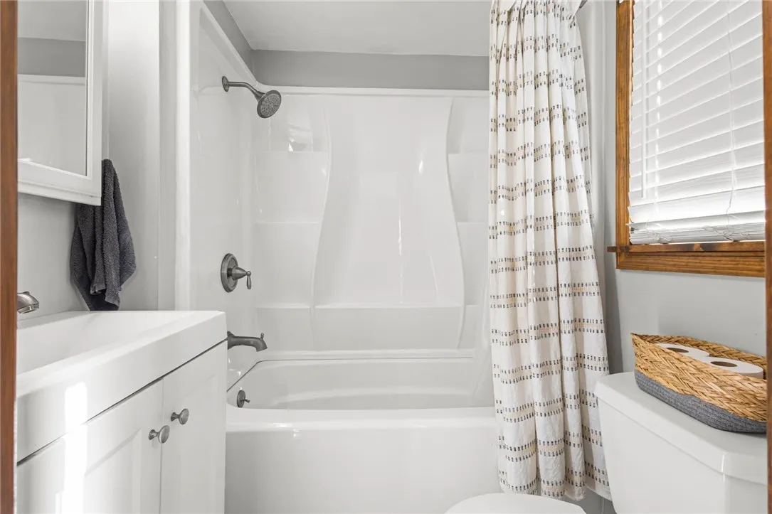 9195 Summit Street Road, Leroy, New York 14482, Leroy, New York 14482, 3 Bedrooms Bedrooms, 6 Rooms Rooms,1 BathroomBathrooms,Residential,For Sale,9195 Summit Street Road, Leroy, New York 14482,0,R1635051