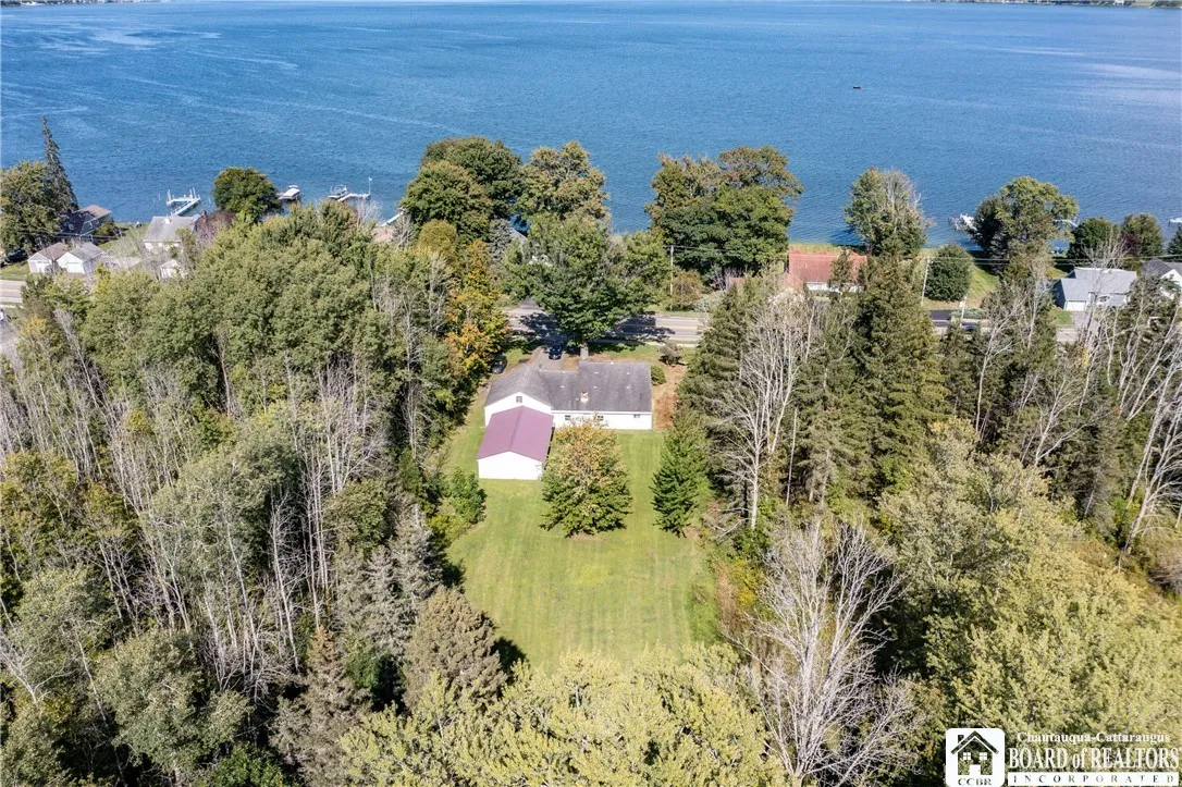 Lovely location makes this a great investment opportunity.