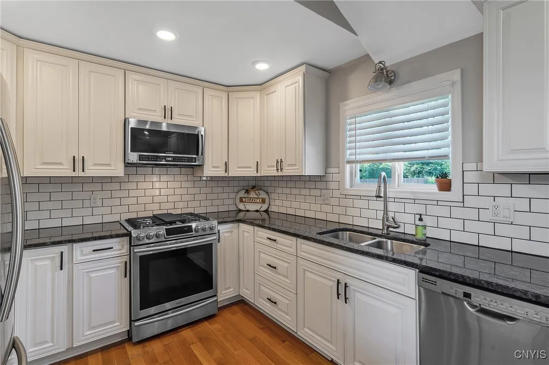 3219 Holly Ridge, Lysander, New York 13027, Lysander, New York 13027, 3 Bedrooms Bedrooms, 8 Rooms Rooms,2 BathroomsBathrooms,Residential,Closed,3219 Holly Ridge, Lysander, New York 13027,0,S1635605