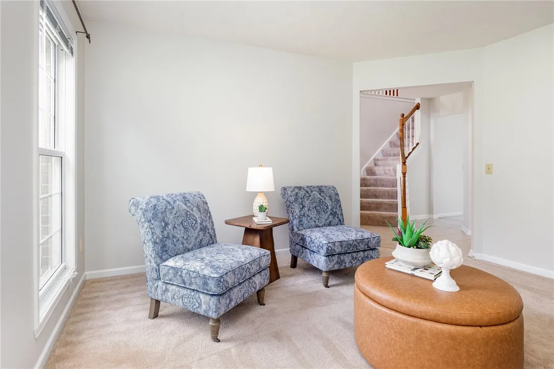 Living Room/Flex Space