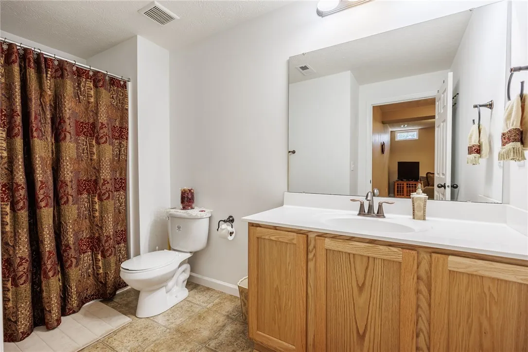 5959 Woodside Circle, Farmington, New York 14425, Farmington, New York 14425, 4 Bedrooms Bedrooms, 11 Rooms Rooms,4 BathroomsBathrooms,Residential,For Sale,5959 Woodside Circle, Farmington, New York 14425,0,R1636564