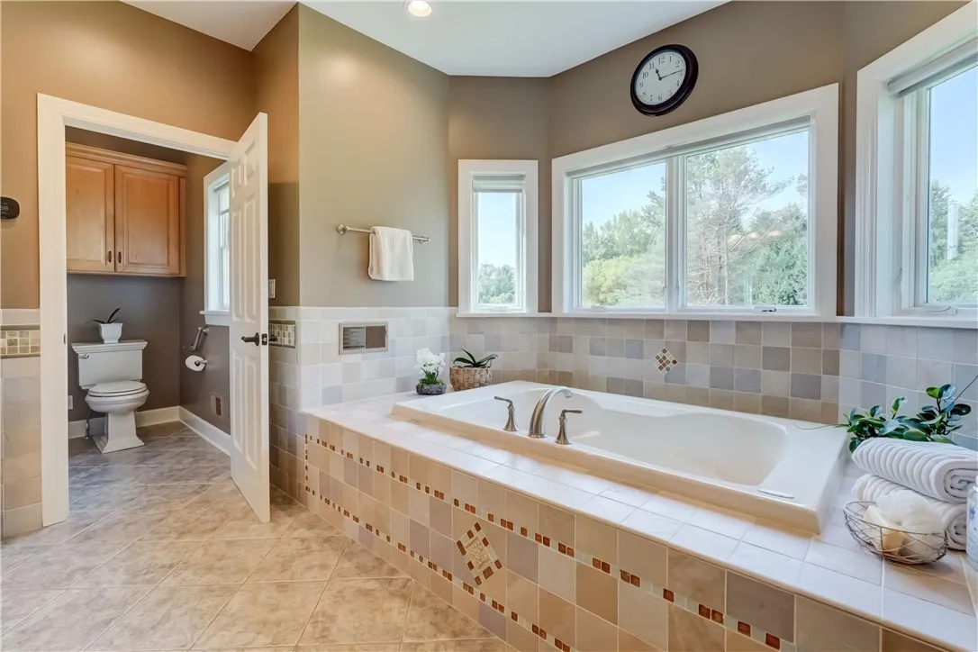 28 Deer Path, Mendon, New York 14472, Mendon, New York 14472, 4 Bedrooms Bedrooms, 10 Rooms Rooms,4 BathroomsBathrooms,Residential,For Sale,28 Deer Path, Mendon, New York 14472,0,R1635456