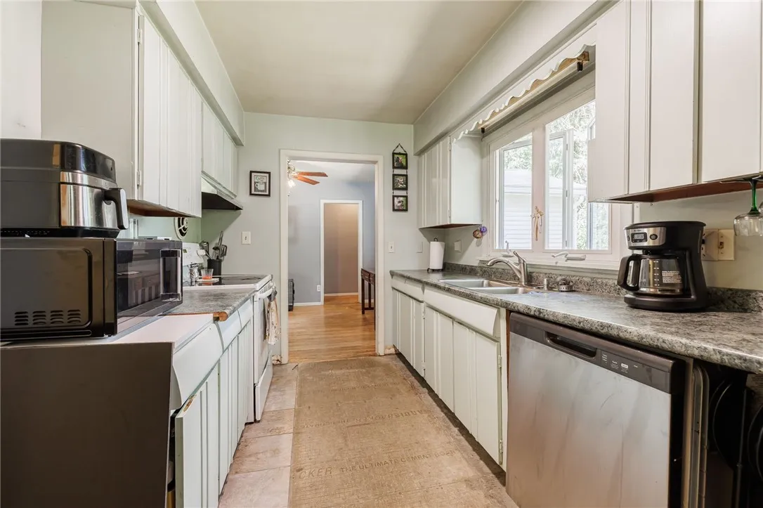 862 Hinchey Road, Gates, New York 14624, Gates, New York 14624, 3 Bedrooms Bedrooms, 6 Rooms Rooms,1 BathroomBathrooms,Residential,For Sale,862 Hinchey Road, Gates, New York 14624,0,R1636302
