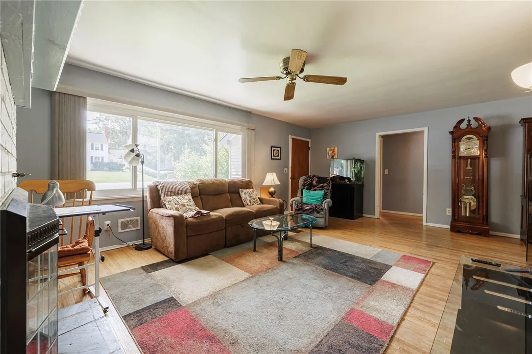 862 Hinchey Road, Gates, New York 14624, Gates, New York 14624, 3 Bedrooms Bedrooms, 6 Rooms Rooms,1 BathroomBathrooms,Residential,For Sale,862 Hinchey Road, Gates, New York 14624,0,R1636302