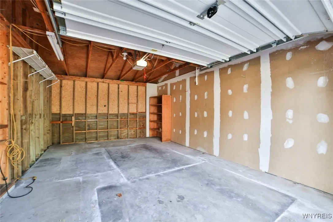 1095 Youngs Road E, Amherst, New York 14221, Amherst, New York 14221, 2 Bedrooms Bedrooms, 6 Rooms Rooms,2 BathroomsBathrooms,Residential,For Sale,1095 Youngs Road E, Amherst, New York 14221,0,B1636868