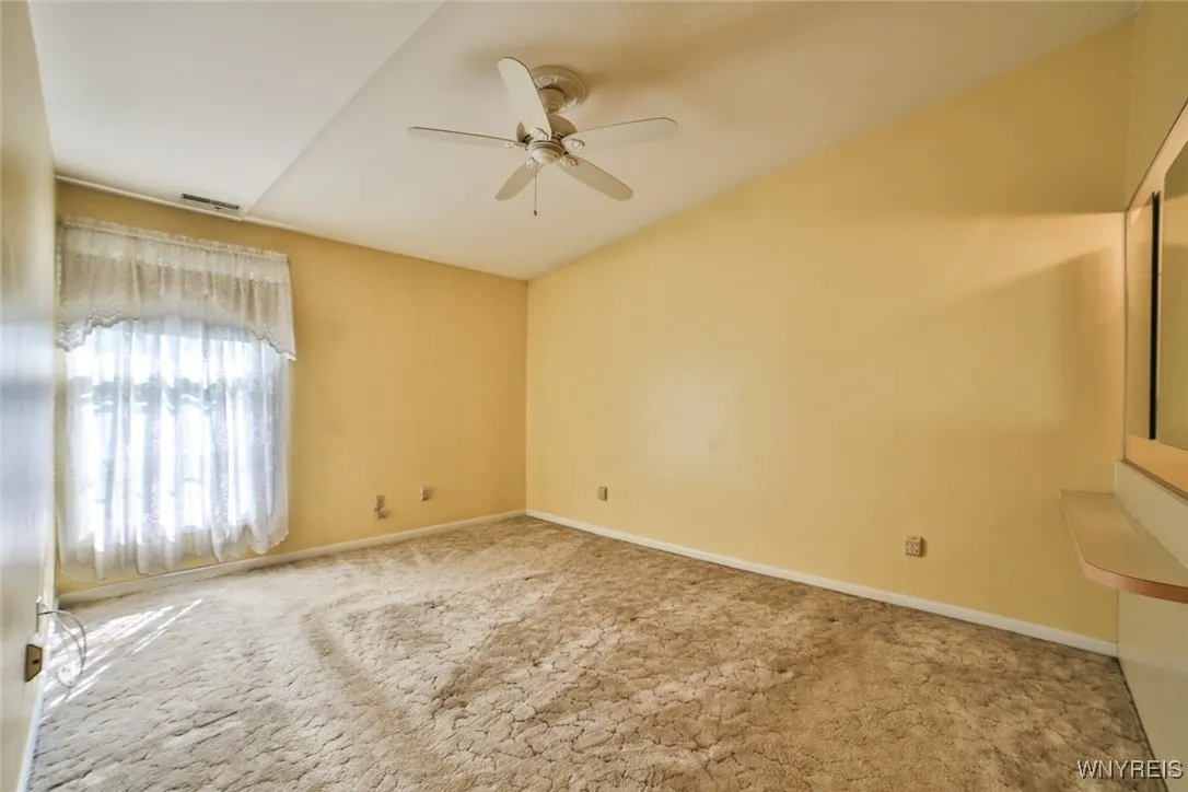 1095 Youngs Road E, Amherst, New York 14221, Amherst, New York 14221, 2 Bedrooms Bedrooms, 6 Rooms Rooms,2 BathroomsBathrooms,Residential,For Sale,1095 Youngs Road E, Amherst, New York 14221,0,B1636868