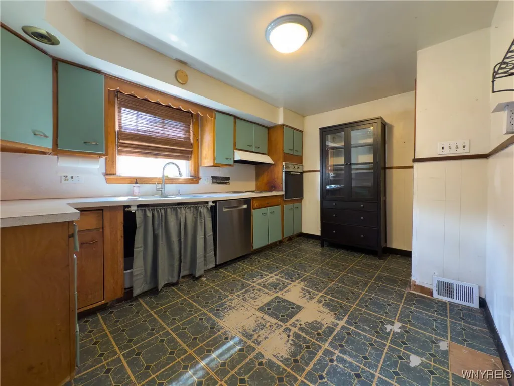 83 Kirkwood Drive, West Seneca, New York 14224, West Seneca, New York 14224, 3 Bedrooms Bedrooms, 5 Rooms Rooms,1 BathroomBathrooms,Residential,Closed,83 Kirkwood Drive, West Seneca, New York 14224,0,B1636639
