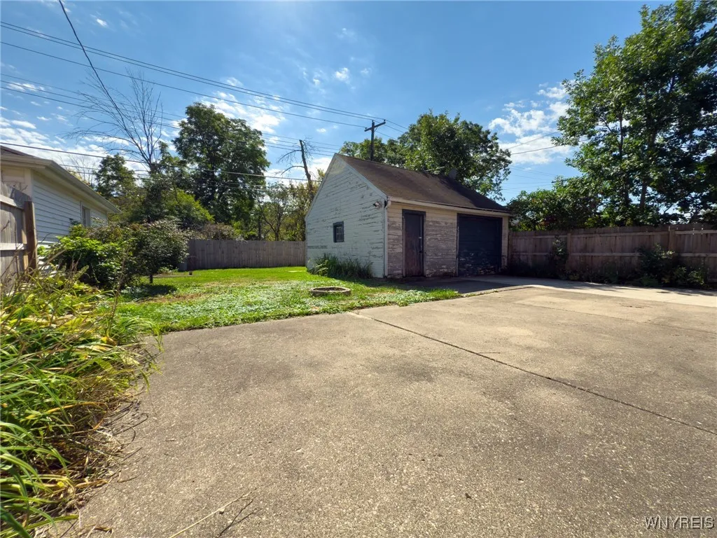 83 Kirkwood Drive, West Seneca, New York 14224, West Seneca, New York 14224, 3 Bedrooms Bedrooms, 5 Rooms Rooms,1 BathroomBathrooms,Residential,Closed,83 Kirkwood Drive, West Seneca, New York 14224,0,B1636639