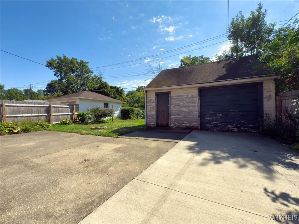 83 Kirkwood Drive, West Seneca, New York 14224, West Seneca, New York 14224, 3 Bedrooms Bedrooms, 5 Rooms Rooms,1 BathroomBathrooms,Residential,Closed,83 Kirkwood Drive, West Seneca, New York 14224,0,B1636639