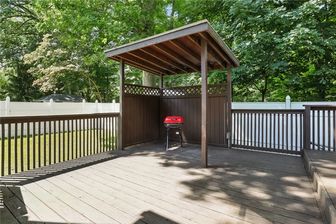 85 Druid Hill Park, Irondequoit, New York 14609, Irondequoit, New York 14609, 3 Bedrooms Bedrooms, 7 Rooms Rooms,1 BathroomBathrooms,Residential,Closed,85 Druid Hill Park, Irondequoit, New York 14609,0,R1636361