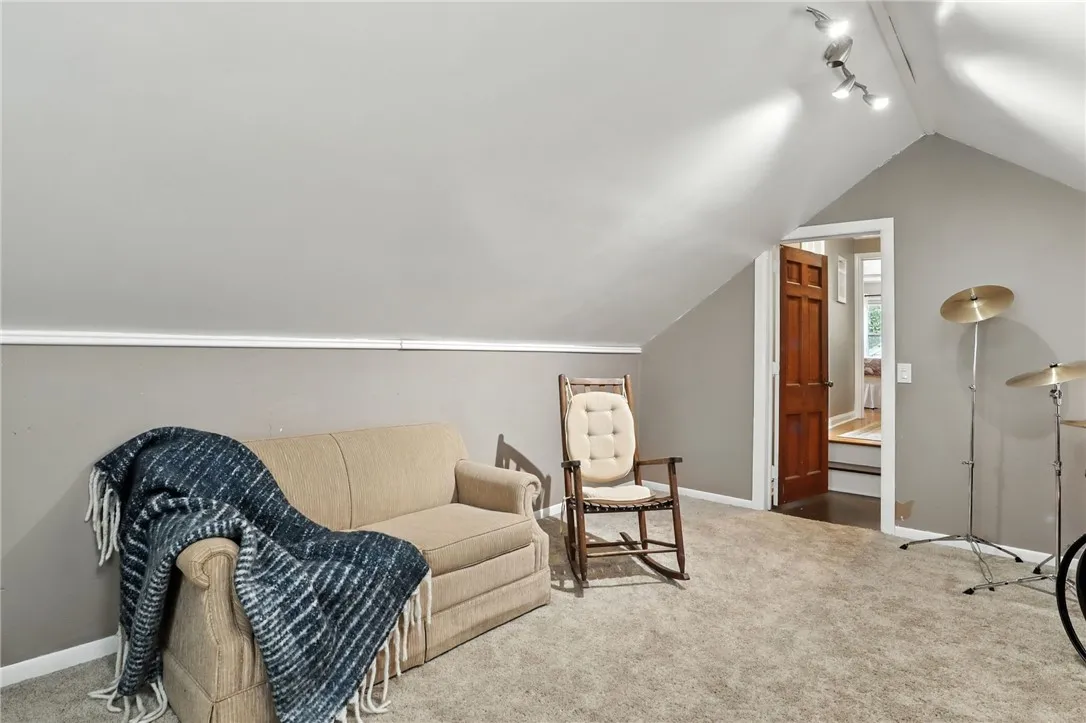 Amazing bonus room, perfect for 4th bedroom!