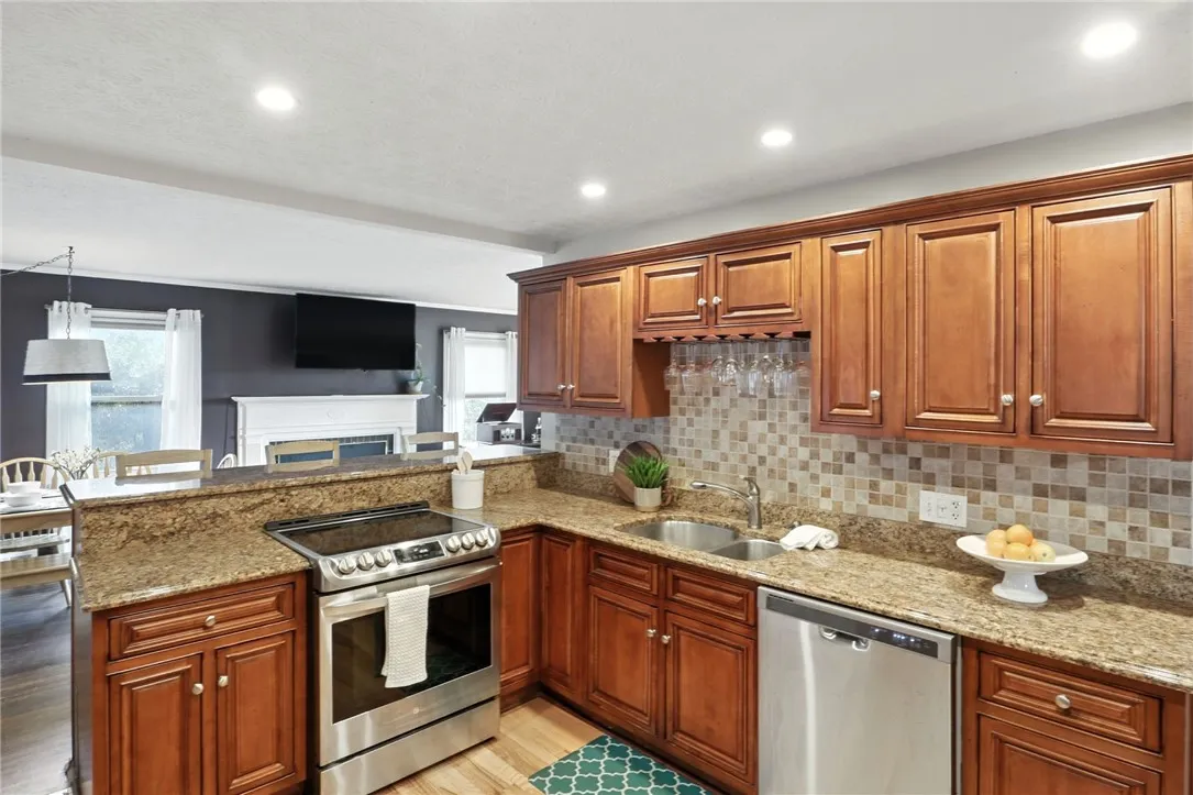 Breakfast bar and quartz countertops!