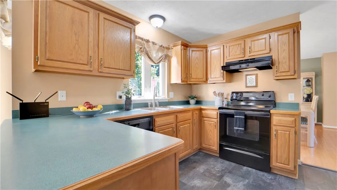 240 Alverstone Way, Henrietta, New York 14586, Henrietta, New York 14586, 4 Bedrooms Bedrooms, 9 Rooms Rooms,2 BathroomsBathrooms,Residential,Closed,240 Alverstone Way, Henrietta, New York 14586,0,R1635175