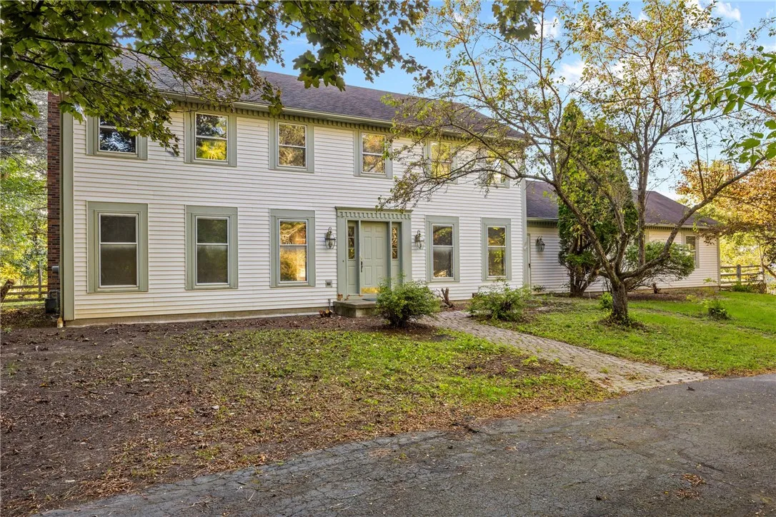 11 Old Brook Trail, Mendon, New York 14472, Mendon, New York 14472, 4 Bedrooms Bedrooms, 11 Rooms Rooms,4 BathroomsBathrooms,Residential,Closed,11 Old Brook Trail, Mendon, New York 14472,0,R1636847