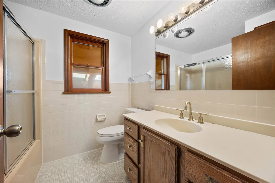 11 Old Brook Trail, Mendon, New York 14472, Mendon, New York 14472, 4 Bedrooms Bedrooms, 11 Rooms Rooms,4 BathroomsBathrooms,Residential,Closed,11 Old Brook Trail, Mendon, New York 14472,0,R1636847