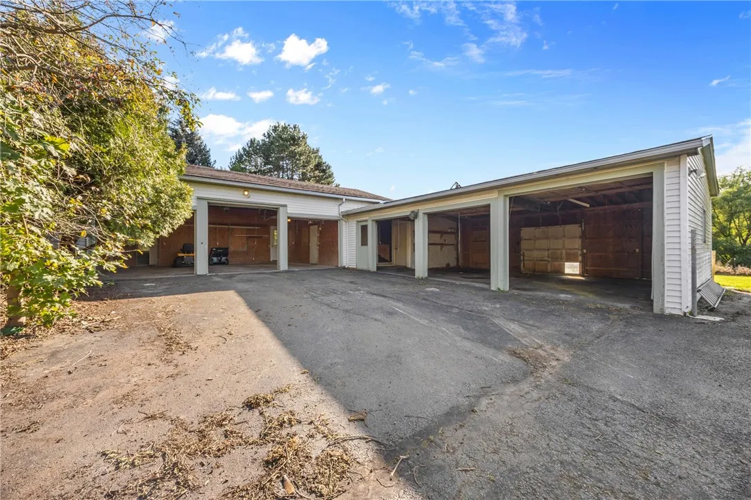 11 Old Brook Trail, Mendon, New York 14472, Mendon, New York 14472, 4 Bedrooms Bedrooms, 11 Rooms Rooms,4 BathroomsBathrooms,Residential,Closed,11 Old Brook Trail, Mendon, New York 14472,0,R1636847