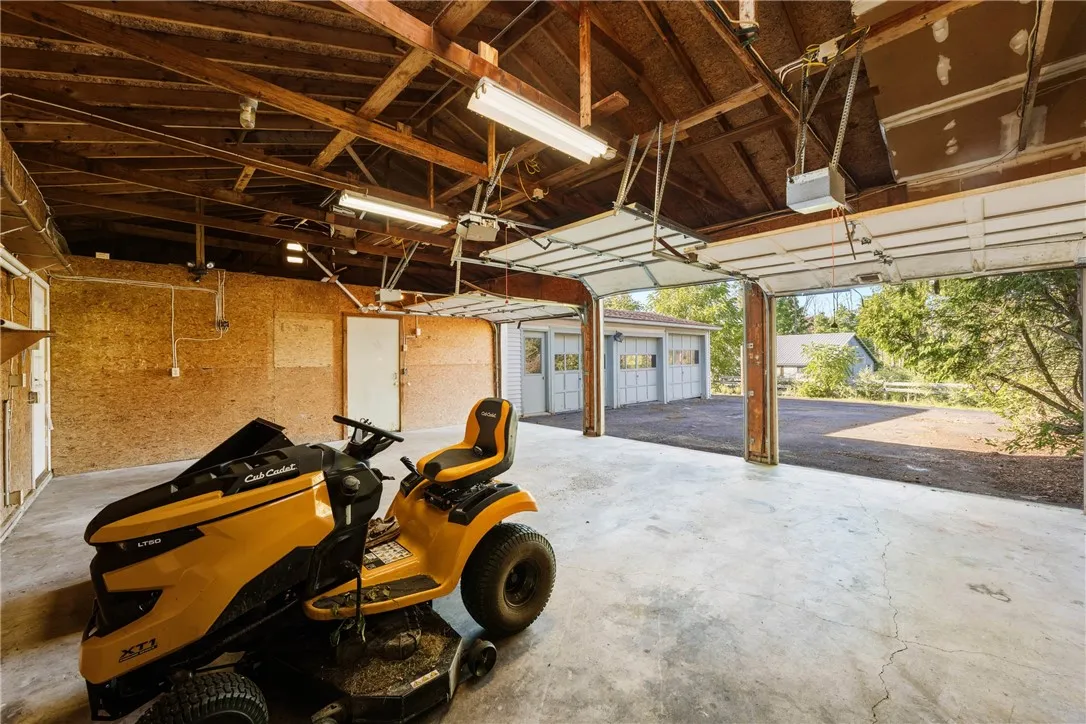 11 Old Brook Trail, Mendon, New York 14472, Mendon, New York 14472, 4 Bedrooms Bedrooms, 11 Rooms Rooms,4 BathroomsBathrooms,Residential,Closed,11 Old Brook Trail, Mendon, New York 14472,0,R1636847