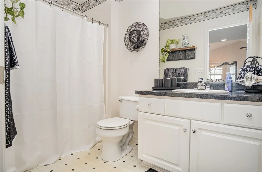 Bathroom Accessible Off Front Hallway (Full)