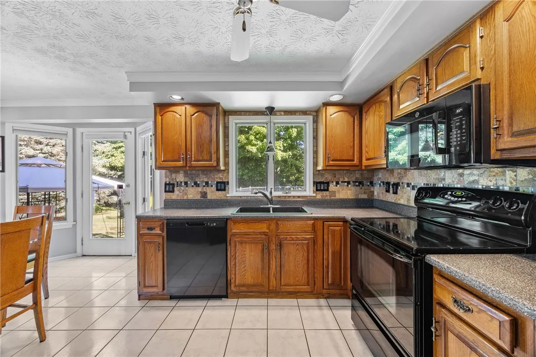 34 La Solis Drive, Greece, New York 14626, Greece, New York 14626, 3 Bedrooms Bedrooms, 7 Rooms Rooms,2 BathroomsBathrooms,Residential,Closed,34 La Solis Drive, Greece, New York 14626,0,R1636464