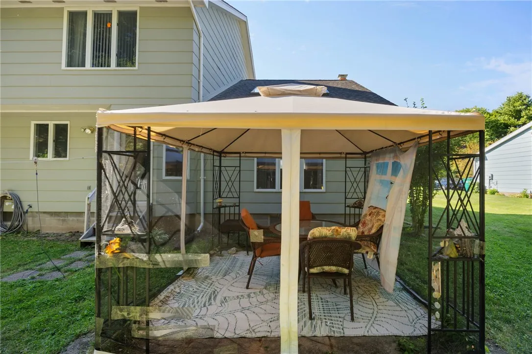 34 La Solis Drive, Greece, New York 14626, Greece, New York 14626, 3 Bedrooms Bedrooms, 7 Rooms Rooms,2 BathroomsBathrooms,Residential,Closed,34 La Solis Drive, Greece, New York 14626,0,R1636464