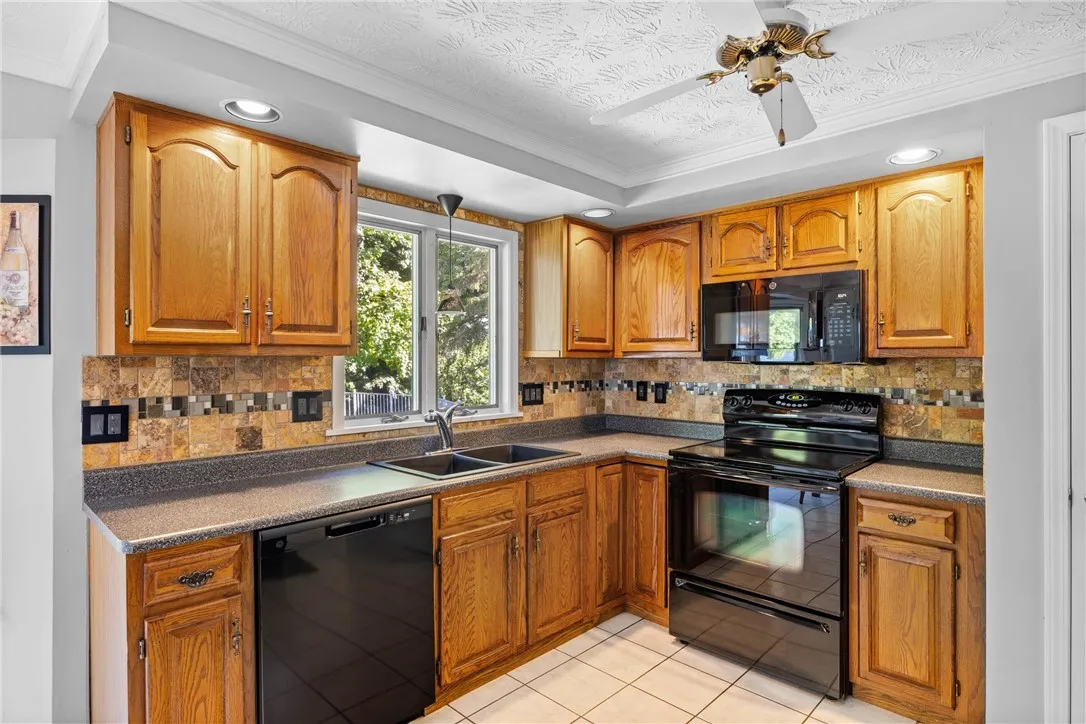 34 La Solis Drive, Greece, New York 14626, Greece, New York 14626, 3 Bedrooms Bedrooms, 7 Rooms Rooms,2 BathroomsBathrooms,Residential,Closed,34 La Solis Drive, Greece, New York 14626,0,R1636464