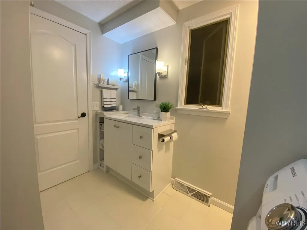 148 Patton Place, Amherst, New York 14221, Amherst, New York 14221, 3 Bedrooms Bedrooms, 7 Rooms Rooms,2 BathroomsBathrooms,Residential,Closed,148 Patton Place, Amherst, New York 14221,0,B1636961