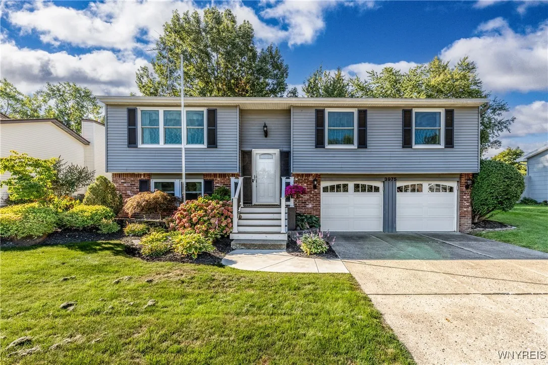 3975 Autumnway Lane, Hamburg, New York 14075, Hamburg, New York 14075, 3 Bedrooms Bedrooms, 7 Rooms Rooms,2 BathroomsBathrooms,Residential,For Sale,3975 Autumnway Lane, Hamburg, New York 14075,0,B1636411