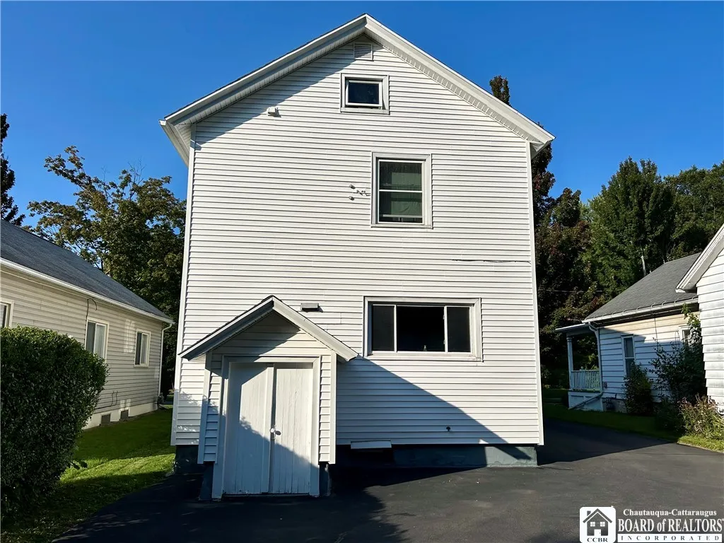 235 Eagle Street, Pomfret, New York 14063, Pomfret, New York 14063, 3 Bedrooms Bedrooms, 9 Rooms Rooms,1 BathroomBathrooms,Residential,For Sale,235 Eagle Street, Pomfret, New York 14063,0,R1636739