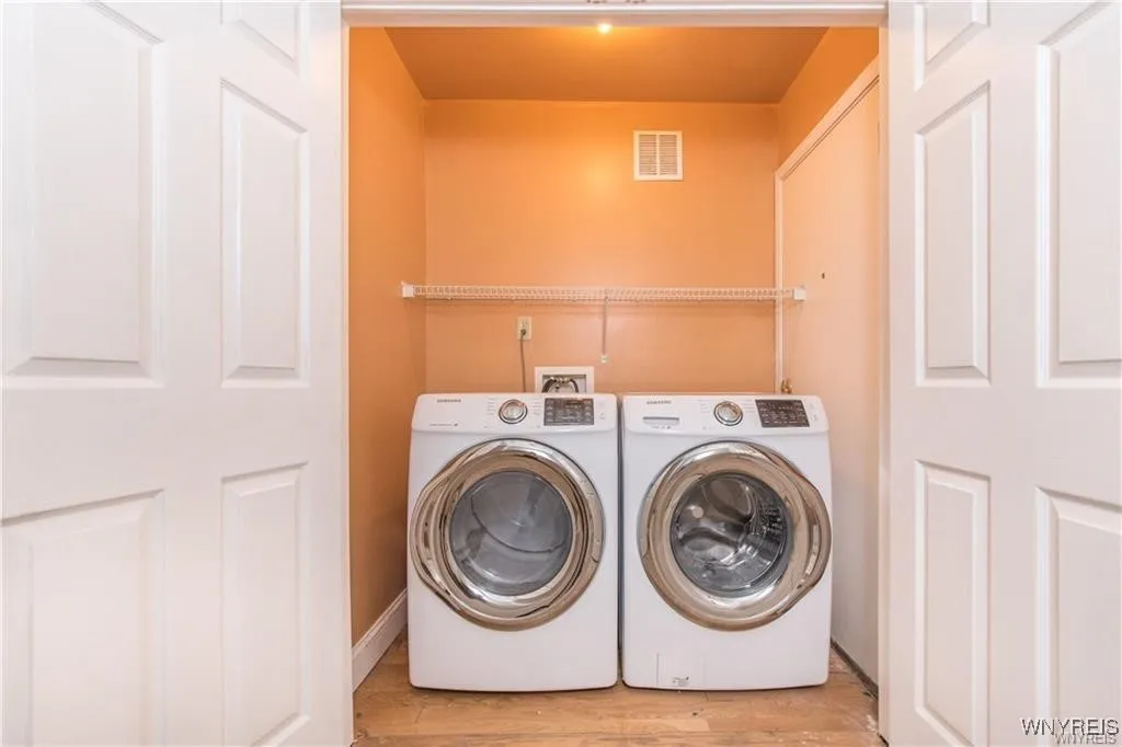 371 Linwood Avenue, Buffalo, New York 14209, Buffalo, New York 14209, 2 Bedrooms Bedrooms, 6 Rooms Rooms,1 BathroomBathrooms,Residential Lease,For Rent,371 Linwood Avenue, Buffalo, New York 14209,0,B1637032