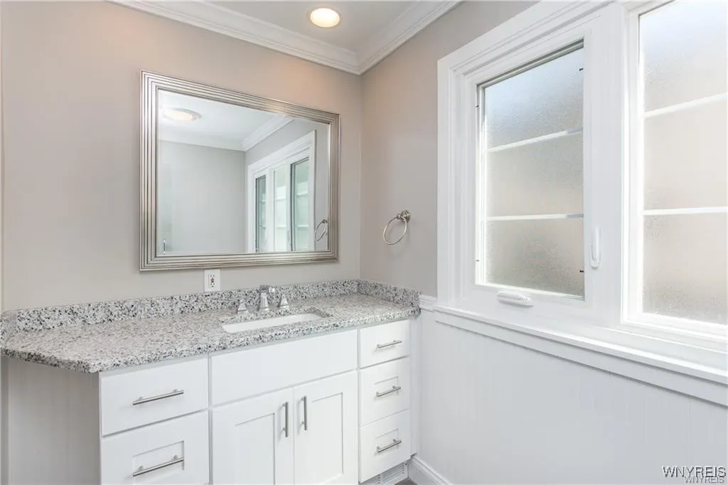371 Linwood Avenue, Buffalo, New York 14209, Buffalo, New York 14209, 2 Bedrooms Bedrooms, 6 Rooms Rooms,1 BathroomBathrooms,Residential Lease,For Rent,371 Linwood Avenue, Buffalo, New York 14209,0,B1637032