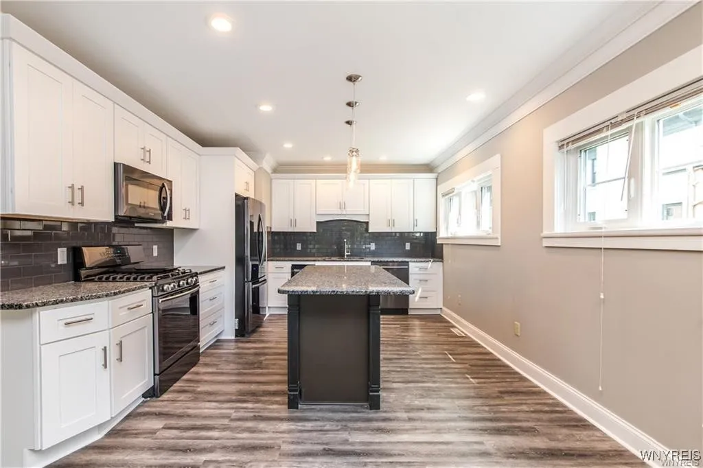 371 Linwood Avenue, Buffalo, New York 14209, Buffalo, New York 14209, 2 Bedrooms Bedrooms, 6 Rooms Rooms,1 BathroomBathrooms,Residential Lease,For Rent,371 Linwood Avenue, Buffalo, New York 14209,0,B1637032